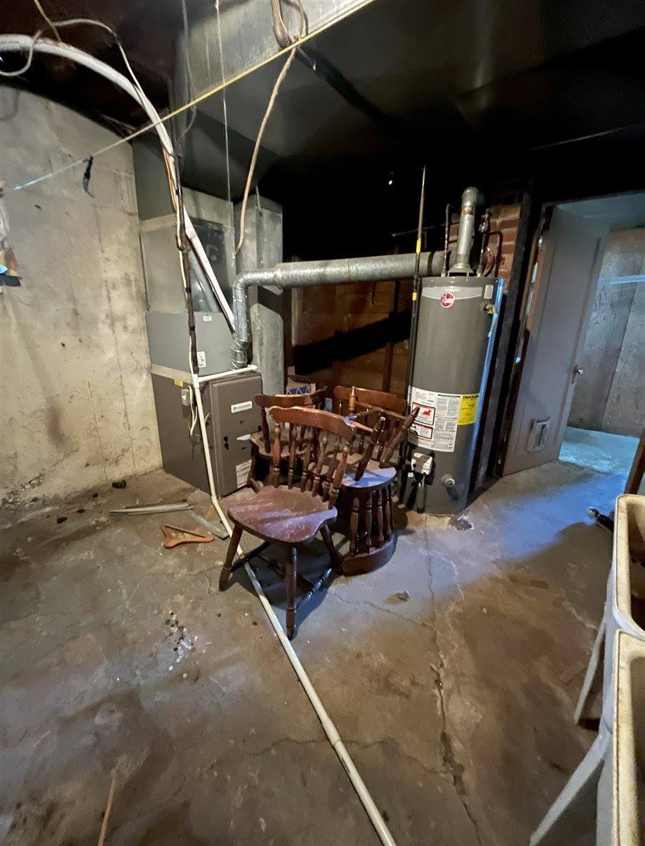 909 NW 10th Ave, Minot, ND 58703