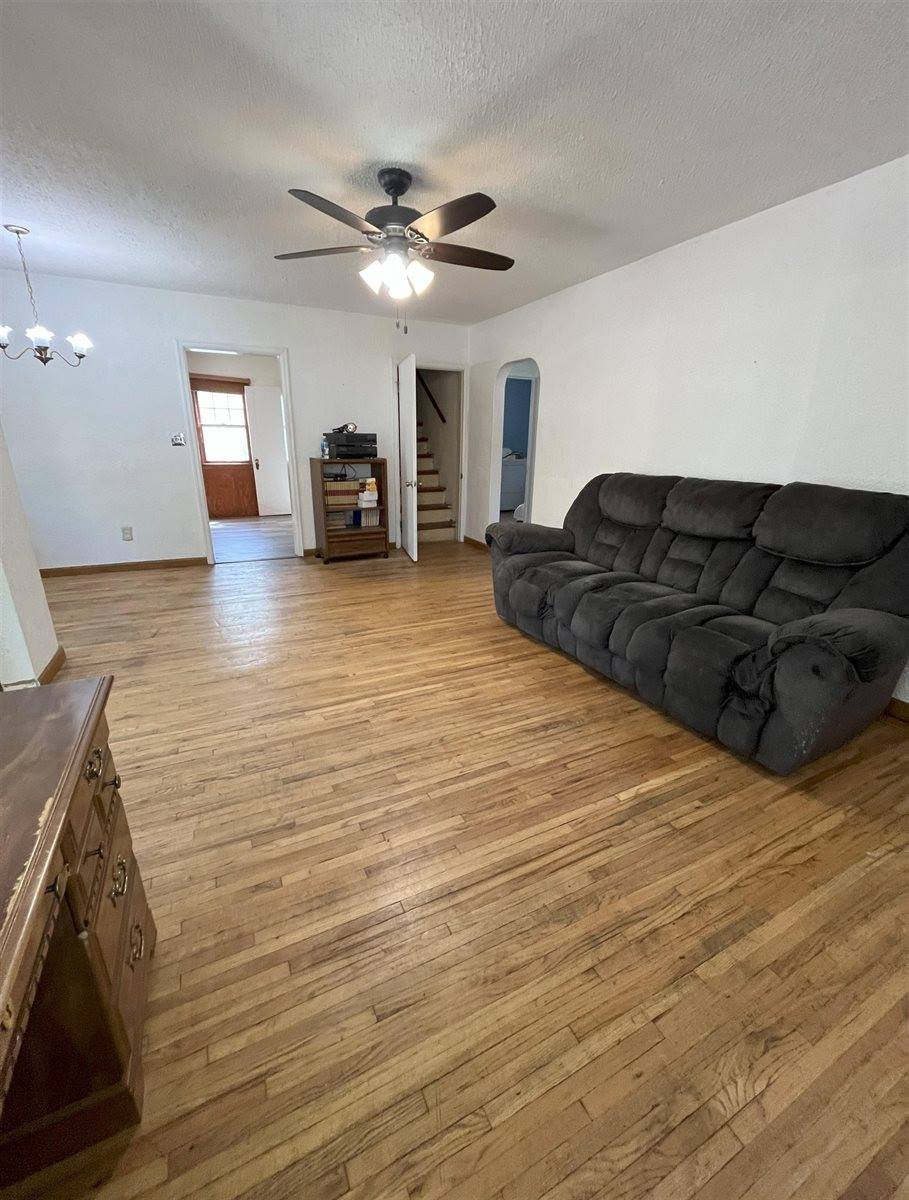 909 NW 10th Ave, Minot, ND 58703