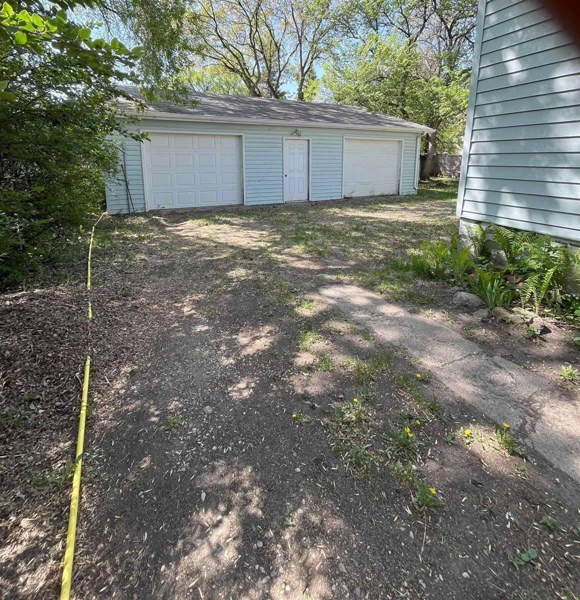 909 NW 10th Ave, Minot, ND 58703