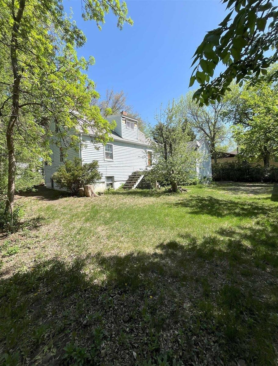 909 NW 10th Ave, Minot, ND 58703