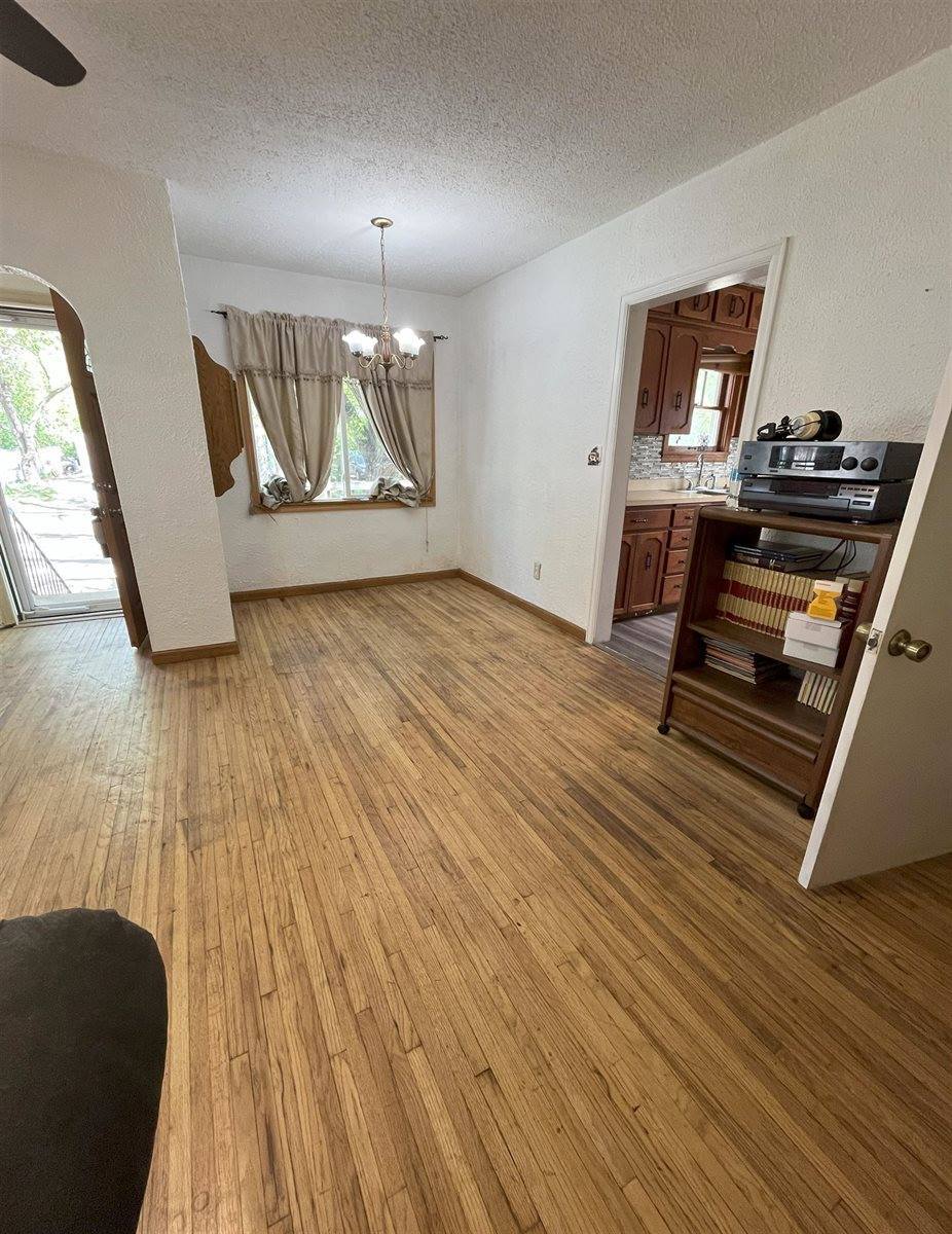 909 NW 10th Ave, Minot, ND 58703