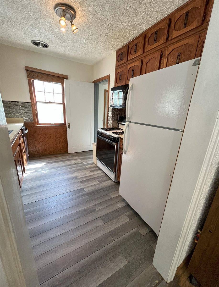 909 NW 10th Ave, Minot, ND 58703