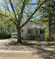 909 NW 10th Ave, Minot, ND 58703