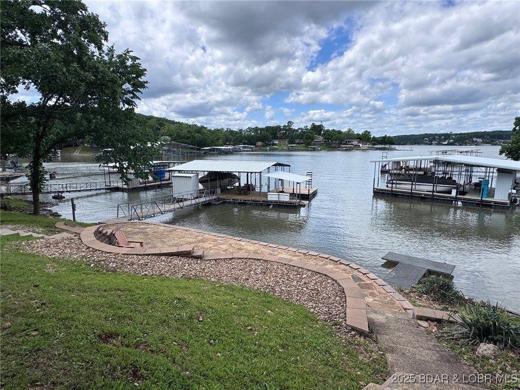 199 Country Oak Drive, Sunrise Beach, MO 65079