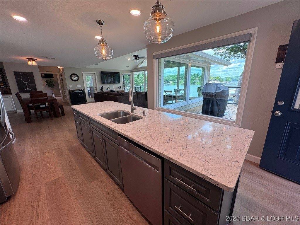 199 Country Oak Drive, Sunrise Beach, MO 65079