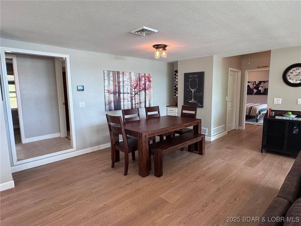 199 Country Oak Drive, Sunrise Beach, MO 65079