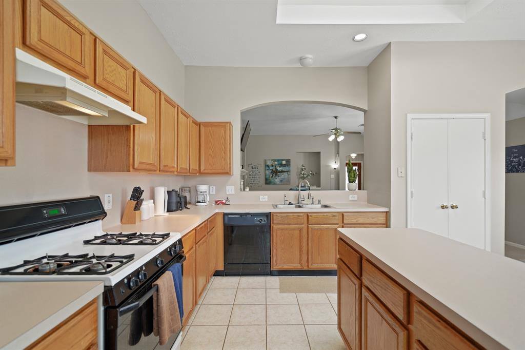 1411 Hunter Ridge Court, Fresno, TX 77545