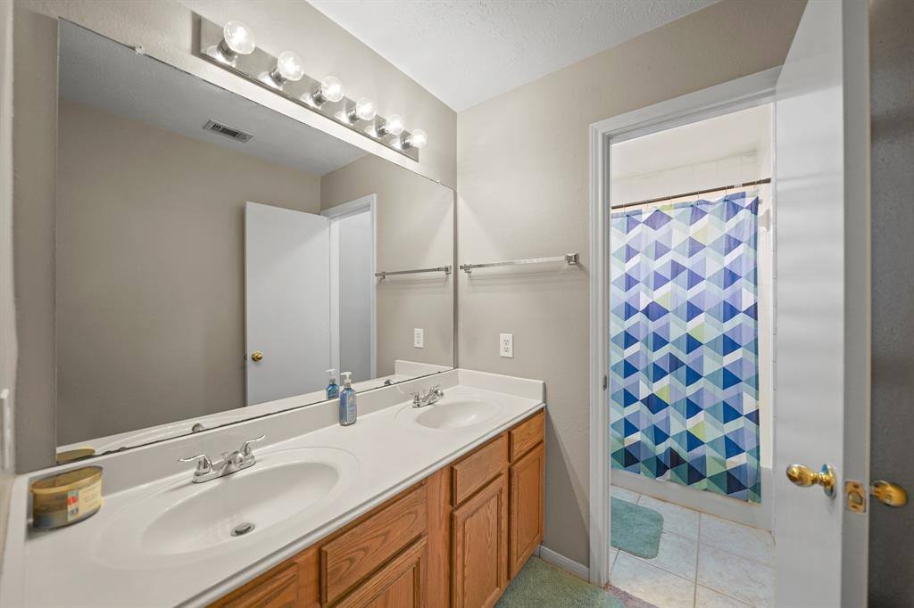 1411 Hunter Ridge Court, Fresno, TX 77545