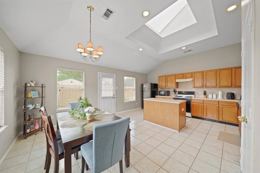 1411 Hunter Ridge Court, Fresno, TX 77545