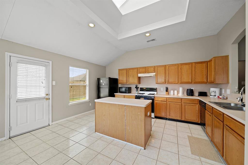 1411 Hunter Ridge Court, Fresno, TX 77545