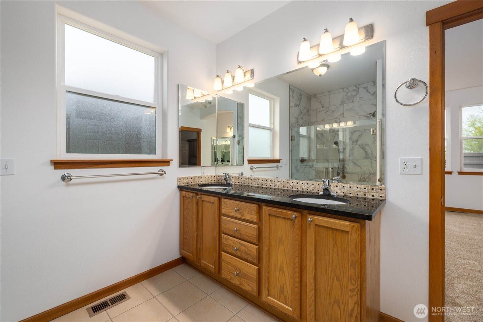 997 Chestnut Loop, Mount Vernon, WA 98273