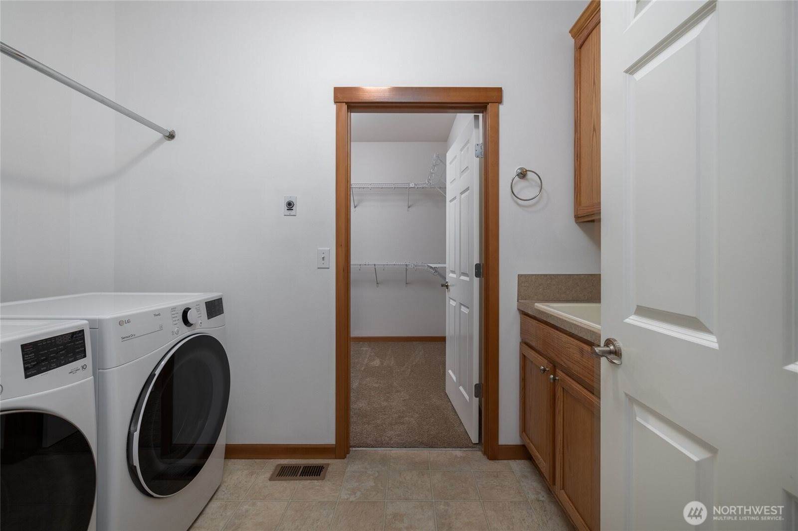 997 Chestnut Loop, Mount Vernon, WA 98273