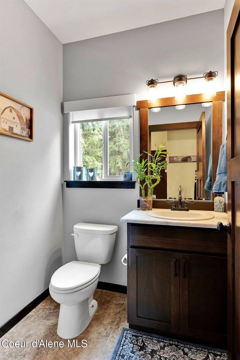 17940 West Sheltered Ct, Hauser, ID 83854