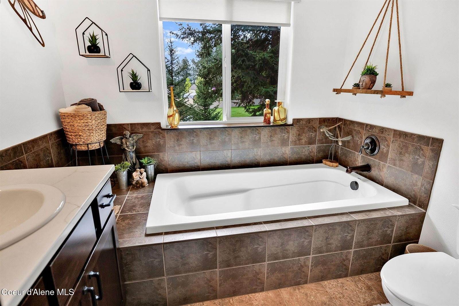 17940 West Sheltered Ct, Hauser, ID 83854