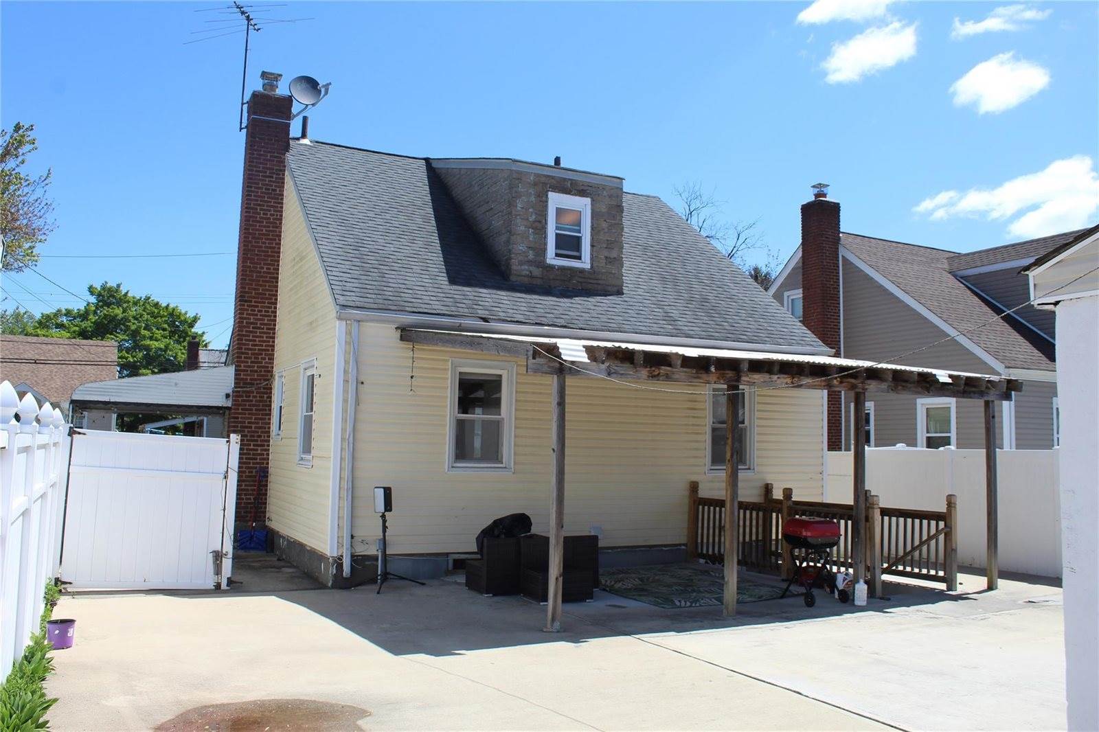 386 Locust Avenue, Uniondale, NY 11553