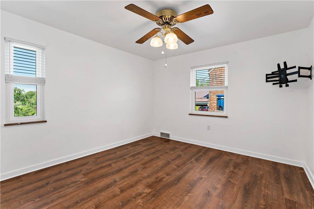 3652 Oakleaf Rd, Baldwin Boro, PA 15227