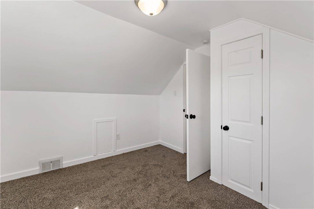 3652 Oakleaf Rd, Baldwin Boro, PA 15227