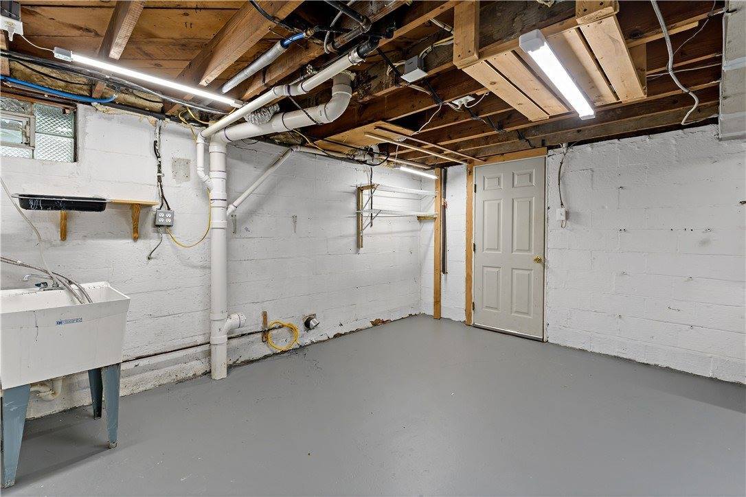 3652 Oakleaf Rd, Baldwin Boro, PA 15227