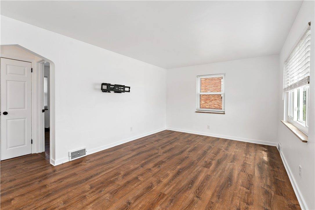 3652 Oakleaf Rd, Baldwin Boro, PA 15227