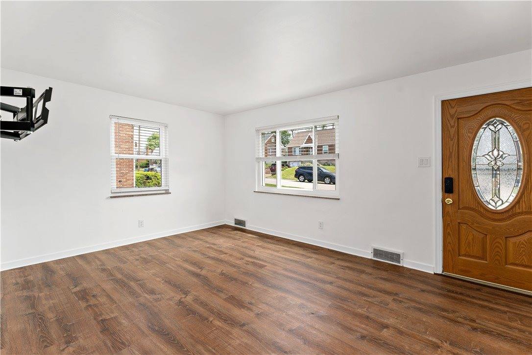 3652 Oakleaf Rd, Baldwin Boro, PA 15227