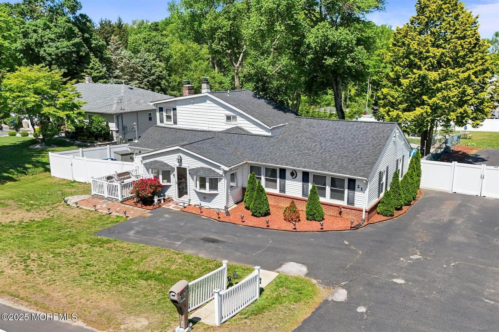 21 Wickatunk Road, Manalapan, NJ 07726