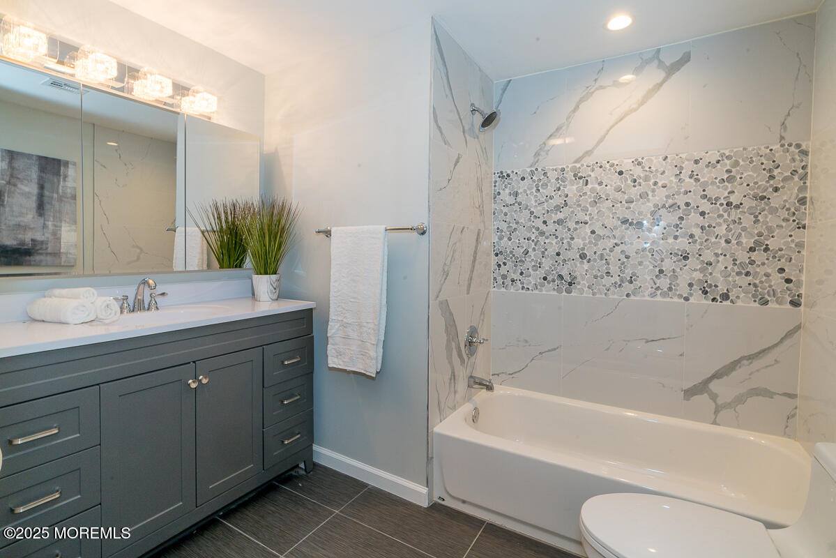 21 Wickatunk Road, Manalapan, NJ 07726