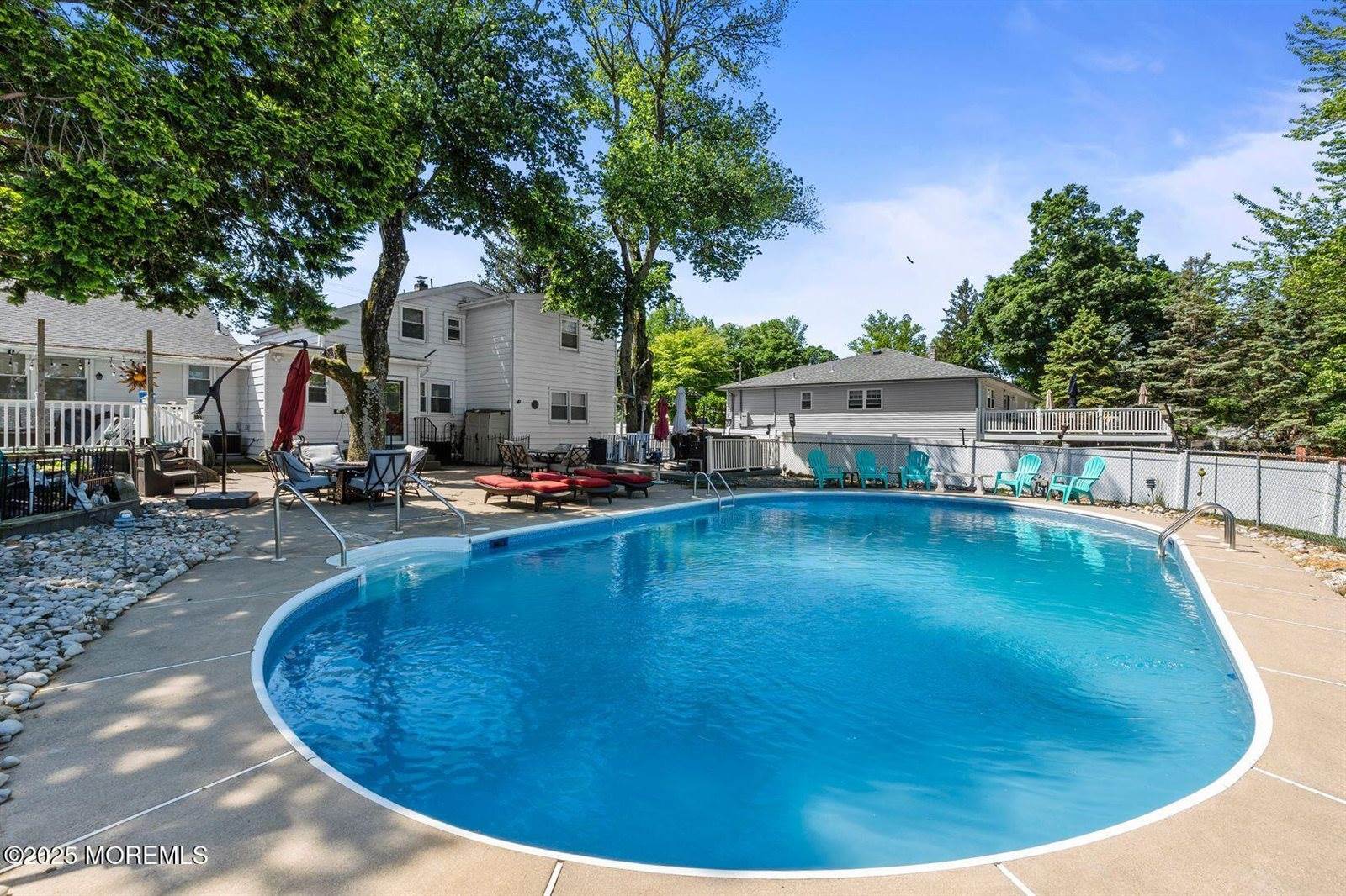 21 Wickatunk Road, Manalapan, NJ 07726