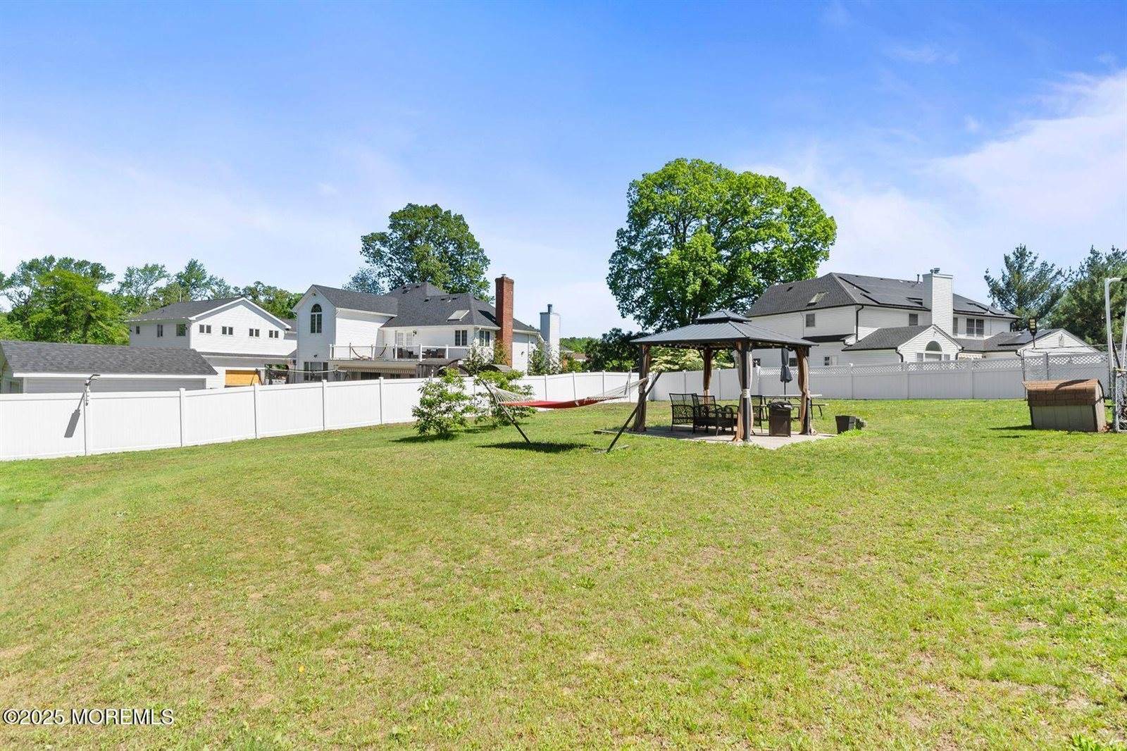 21 Wickatunk Road, Manalapan, NJ 07726