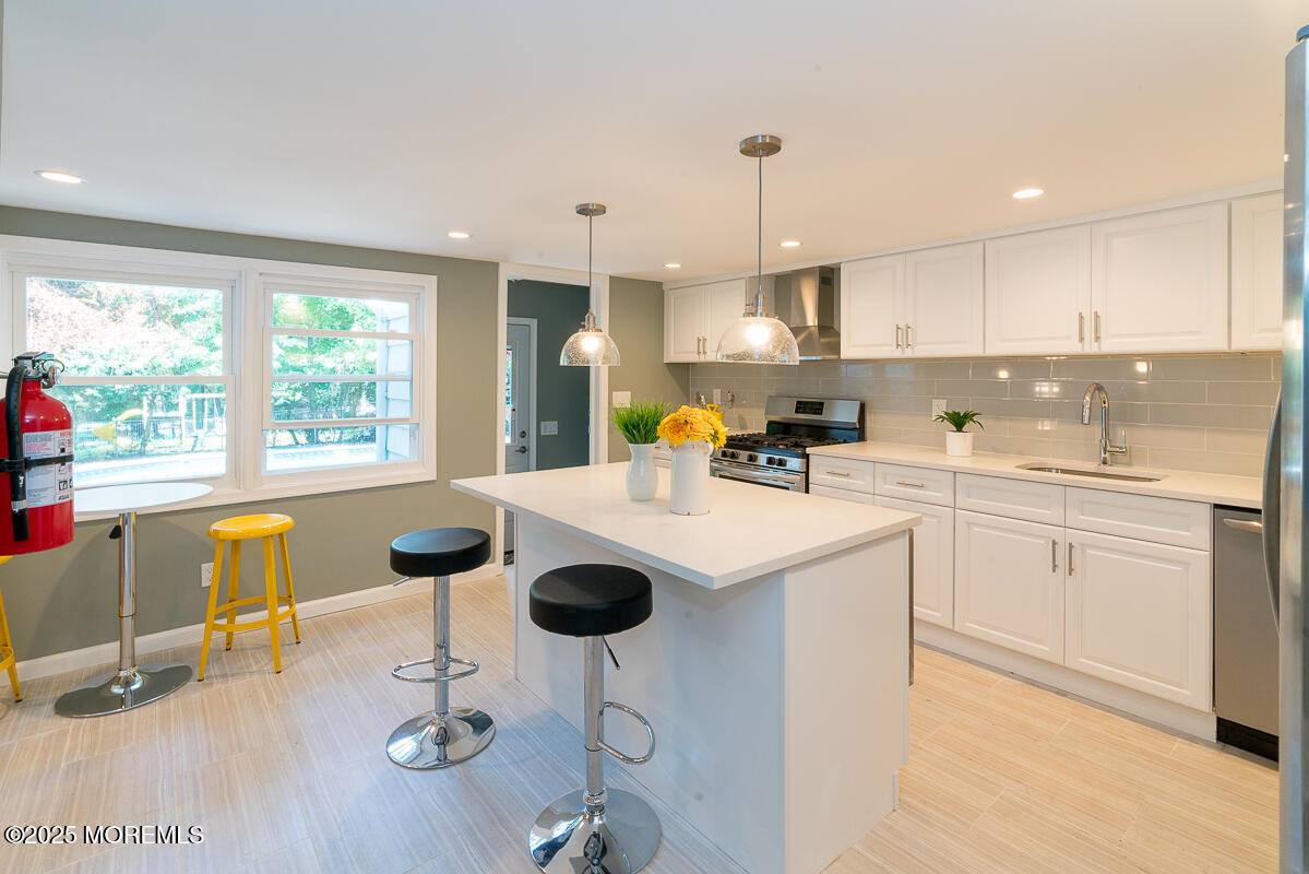 21 Wickatunk Road, Manalapan, NJ 07726