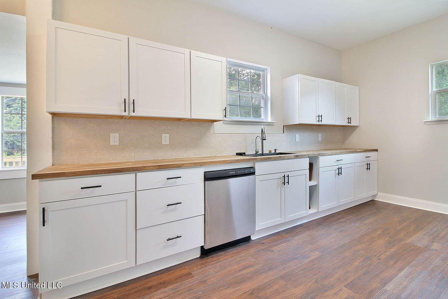 305 First Avenue, New Augusta, MS 39462