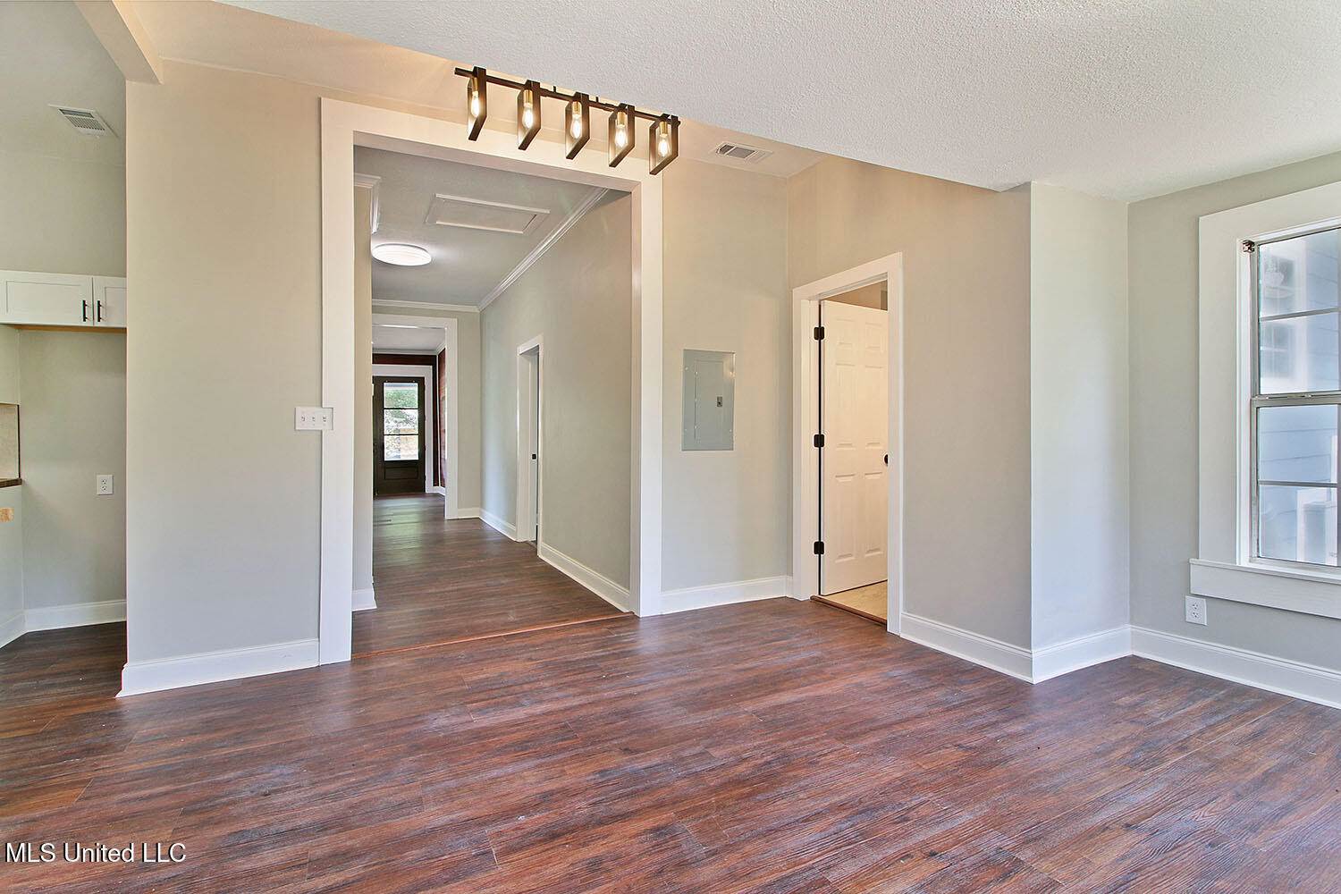 305 First Avenue, New Augusta, MS 39462