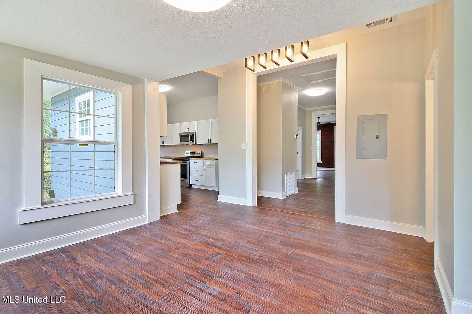 305 First Avenue, New Augusta, MS 39462