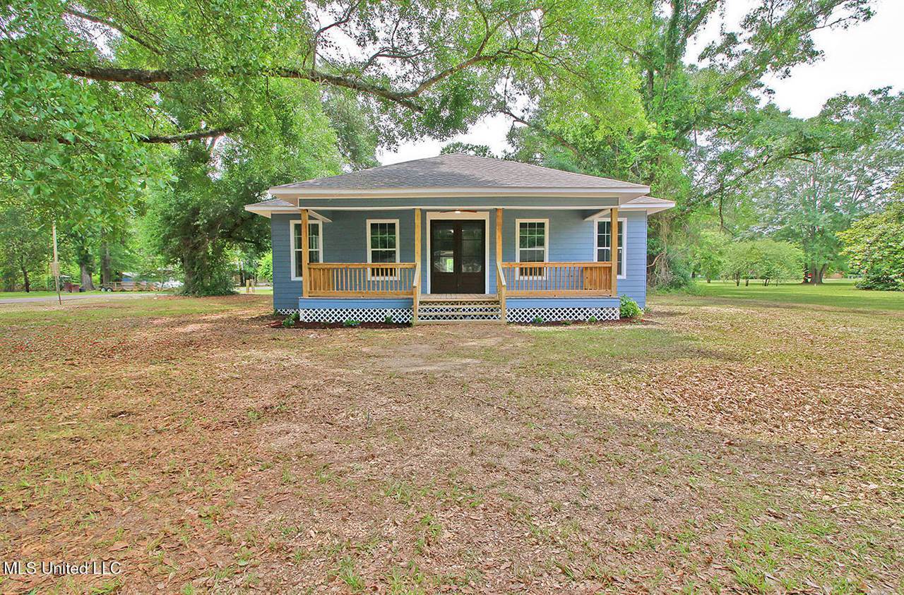 305 First Avenue, New Augusta, MS 39462