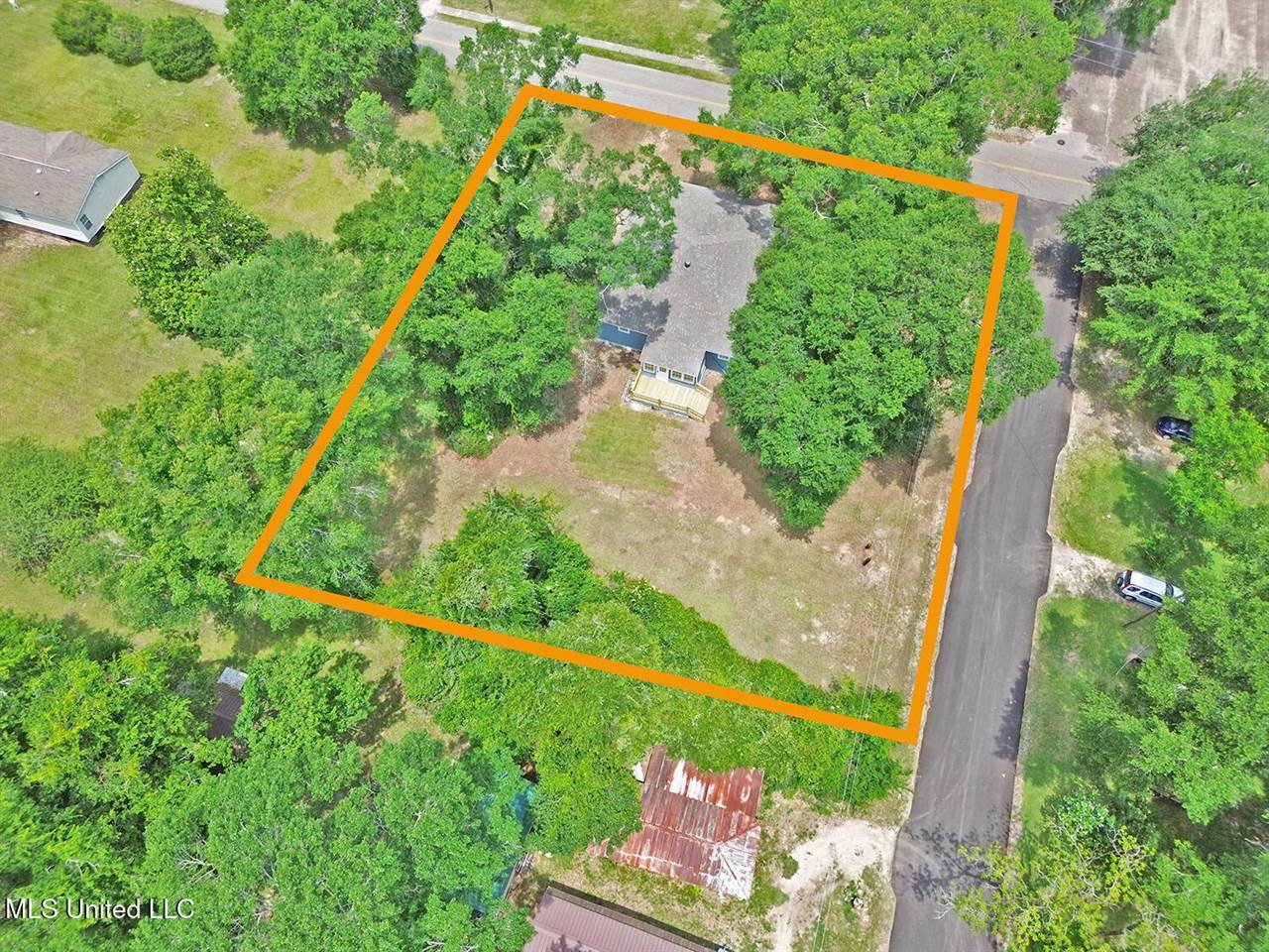 305 First Avenue, New Augusta, MS 39462