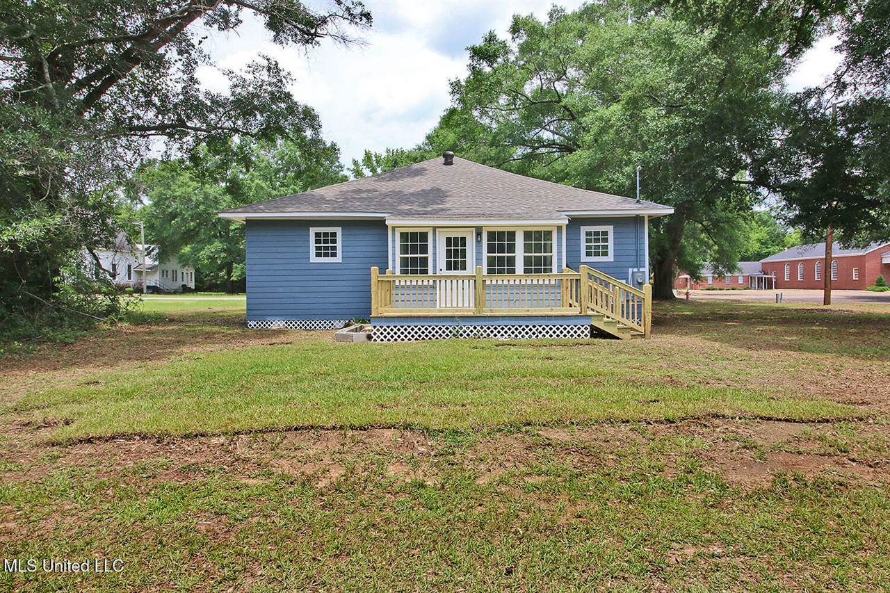 305 First Avenue, New Augusta, MS 39462