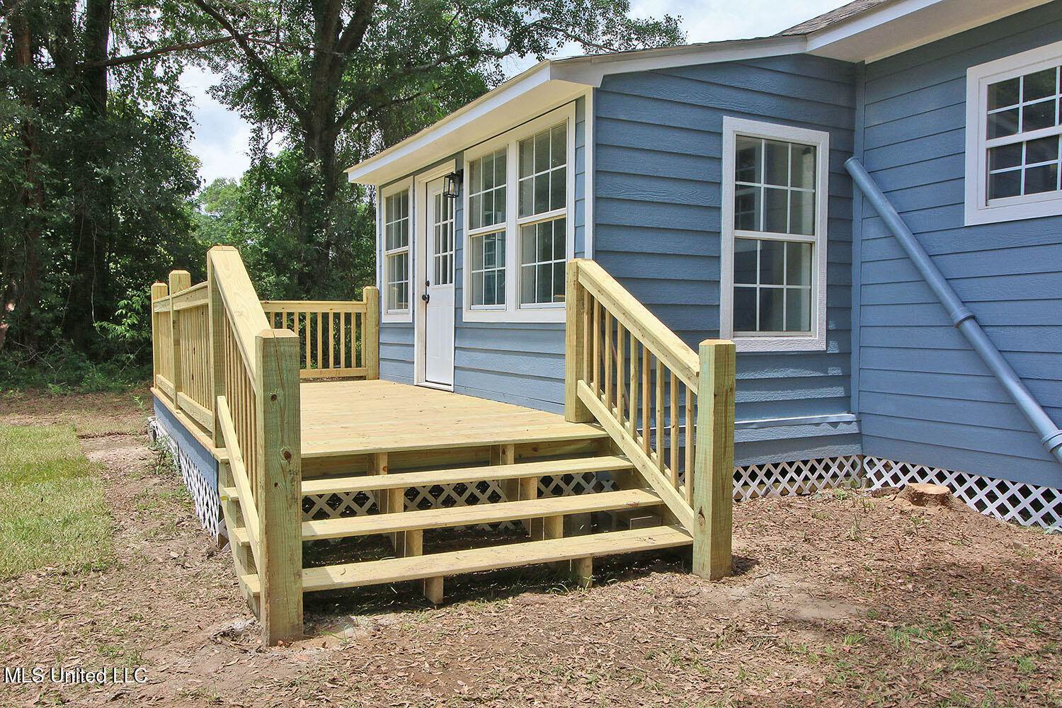 305 First Avenue, New Augusta, MS 39462