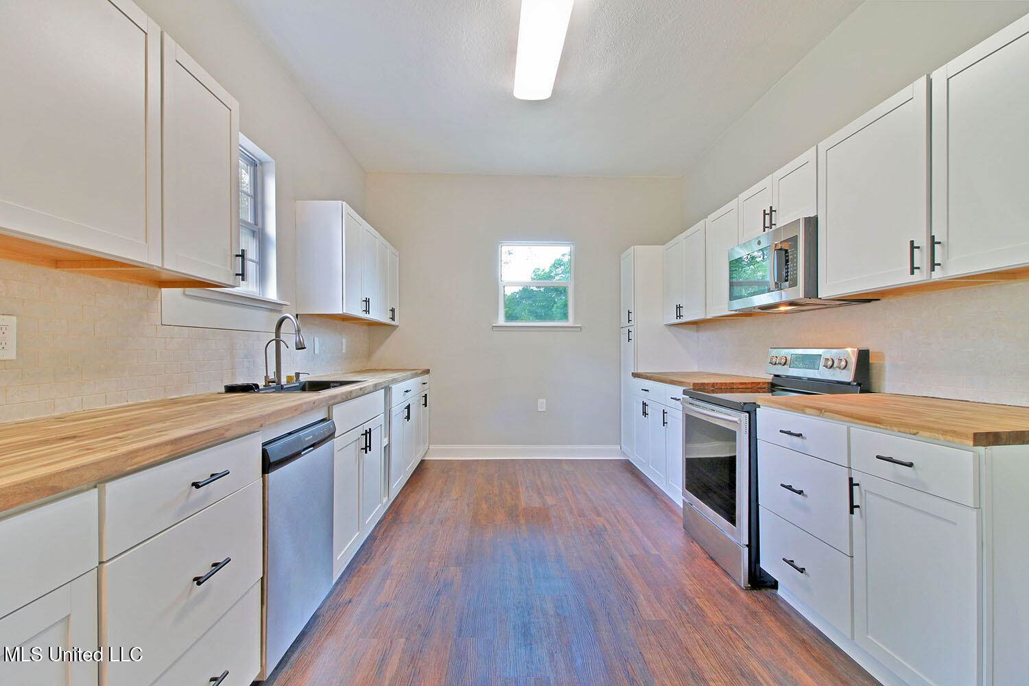 305 First Avenue, New Augusta, MS 39462