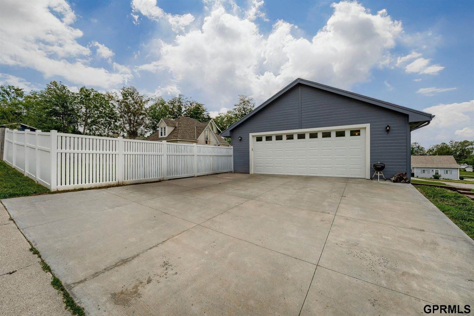 230 Locust Street, Springfield, NE 68059