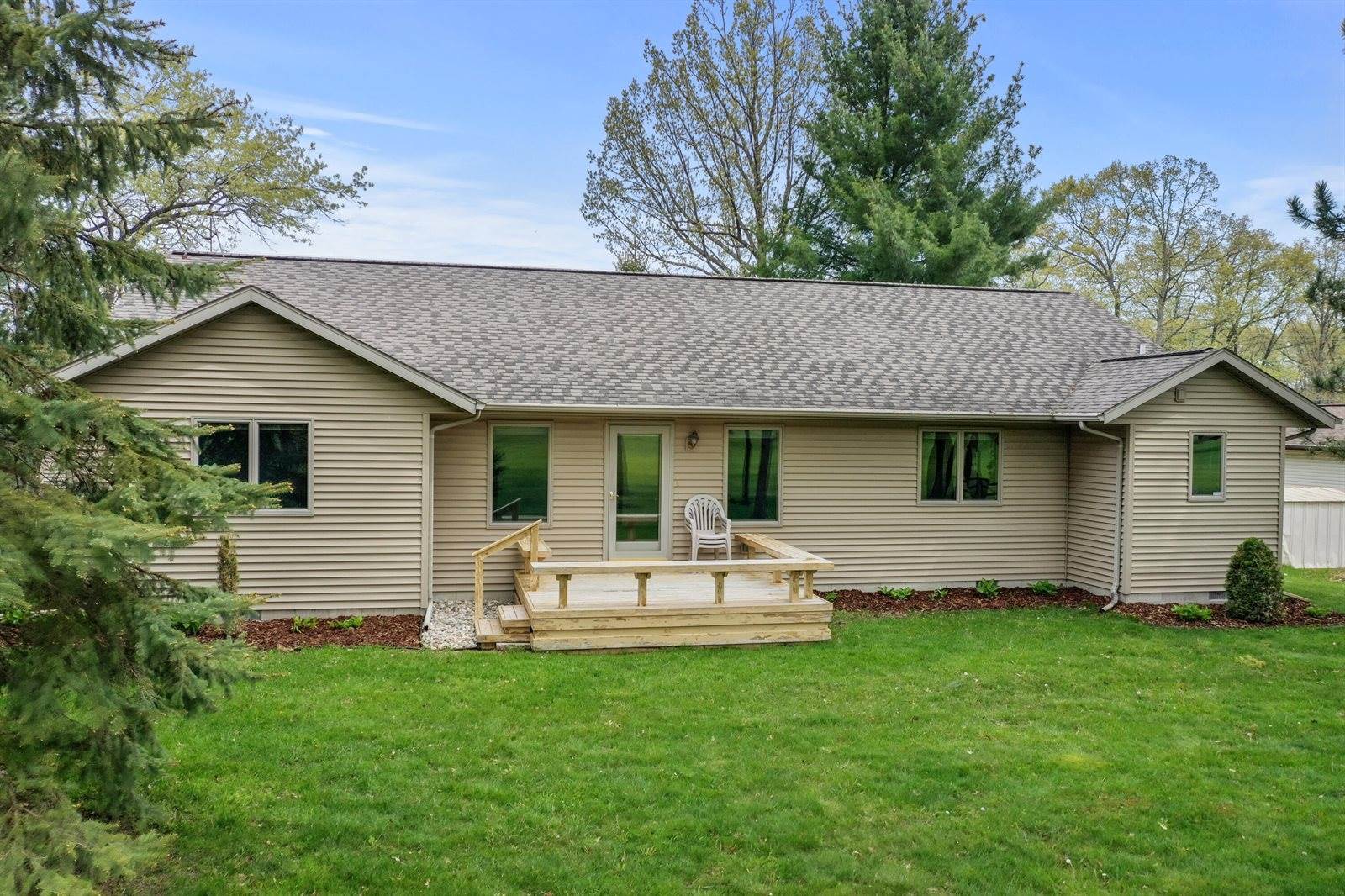 201 Bright Angel Drive, Prudenville, MI 48651