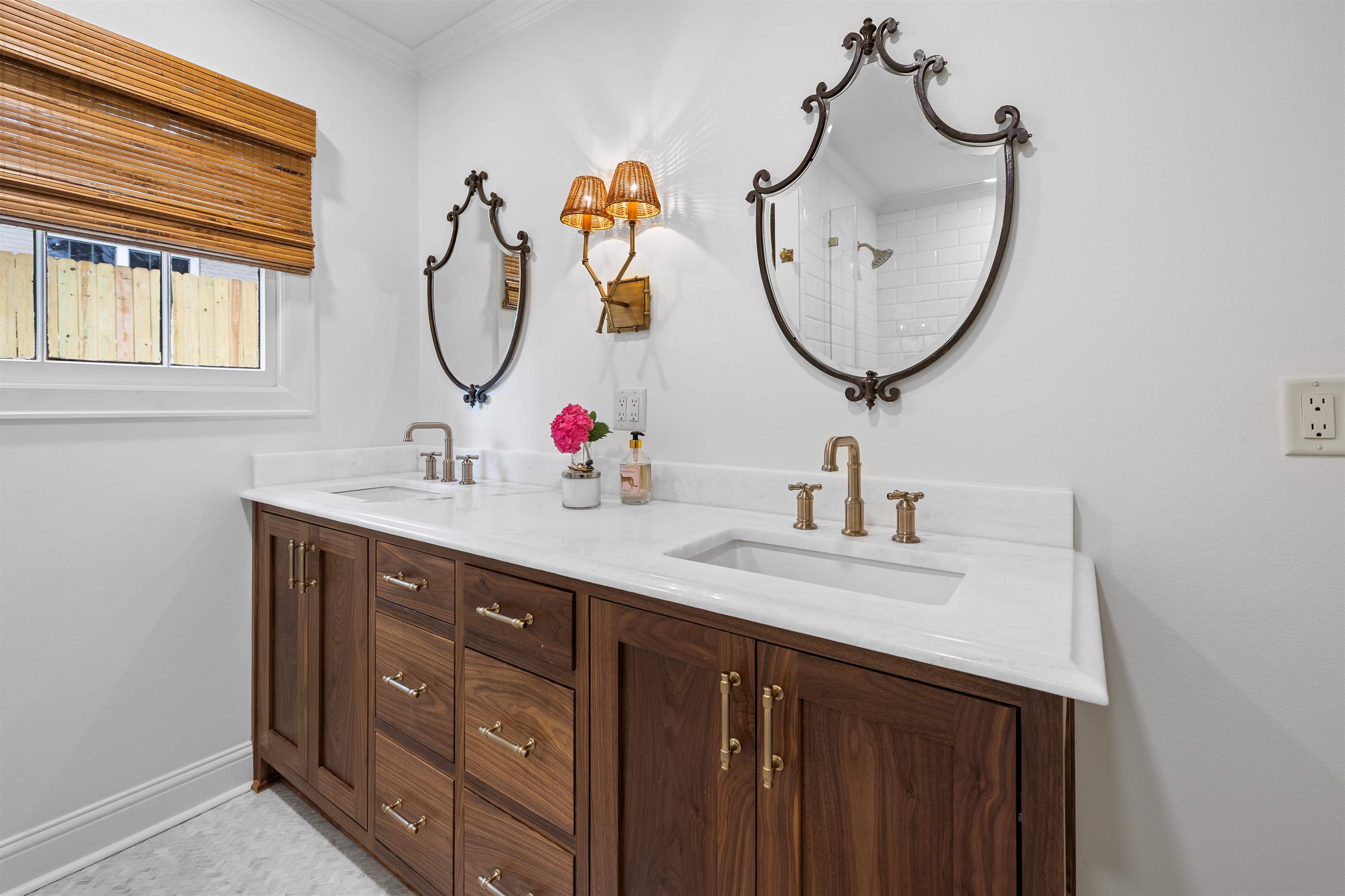 2417 Old Bullard Rd, Tyler, TX 75701