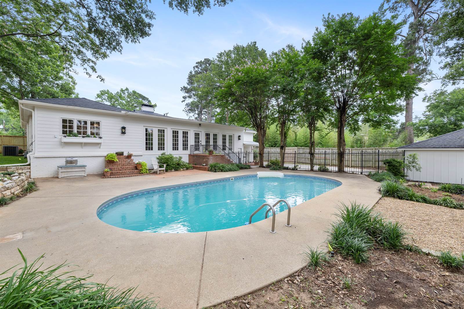 2417 Old Bullard Rd, Tyler, TX 75701