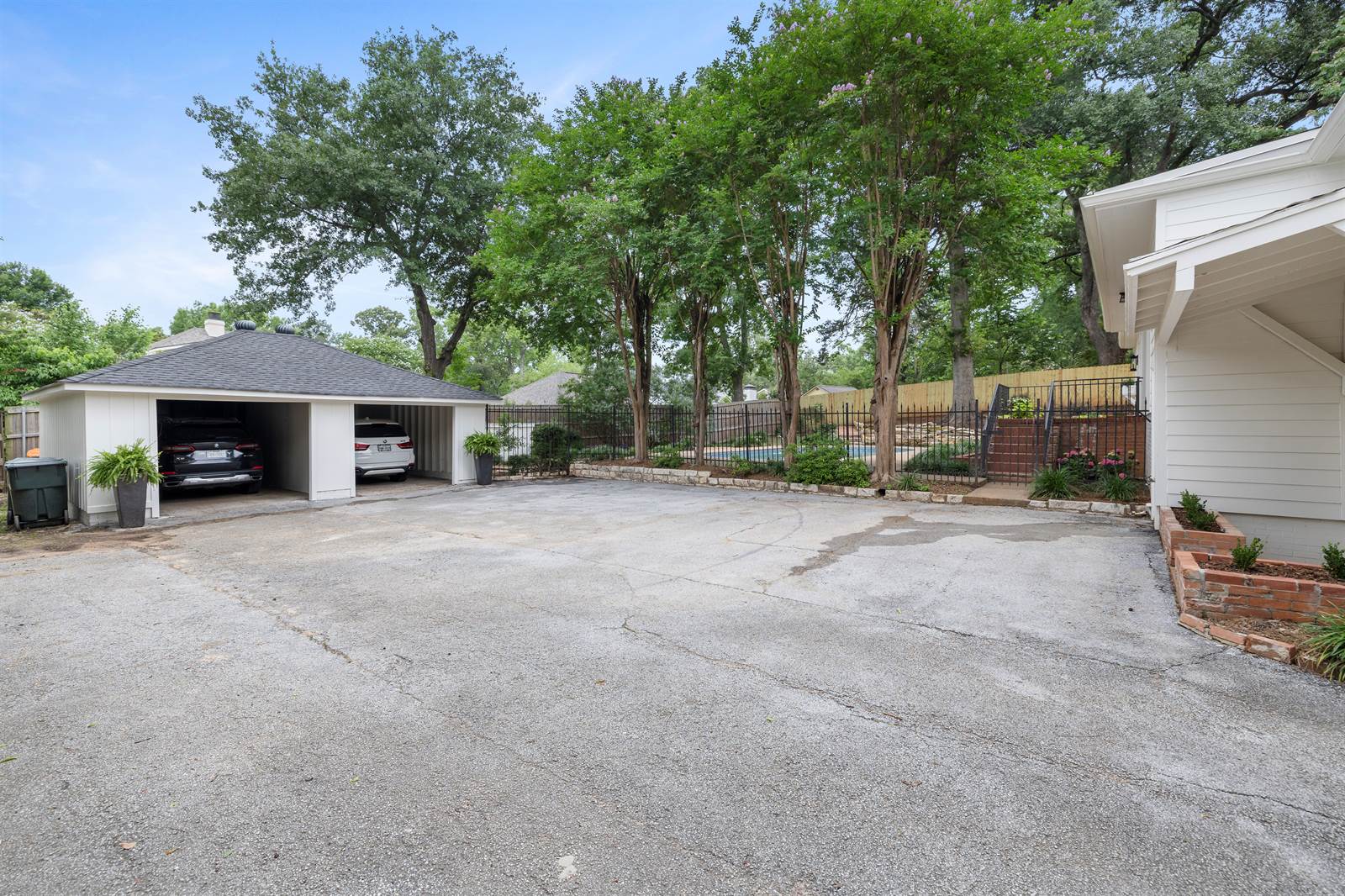 2417 Old Bullard Rd, Tyler, TX 75701