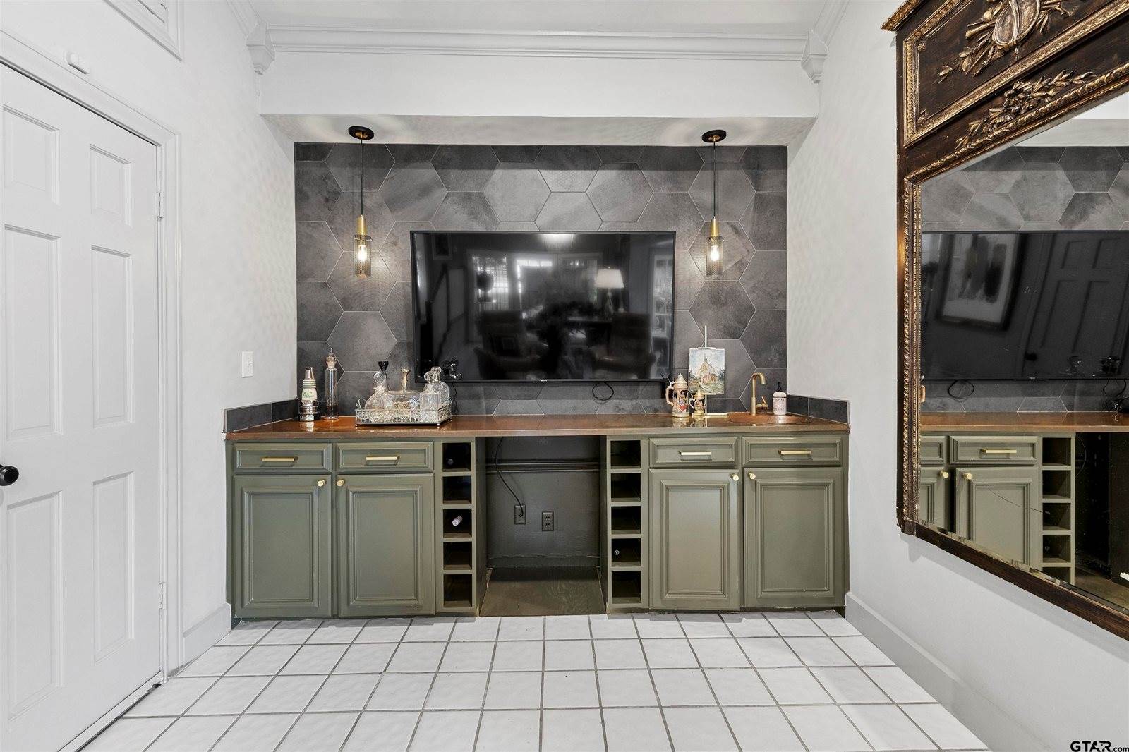 400 E Third St., Tyler, TX 75701