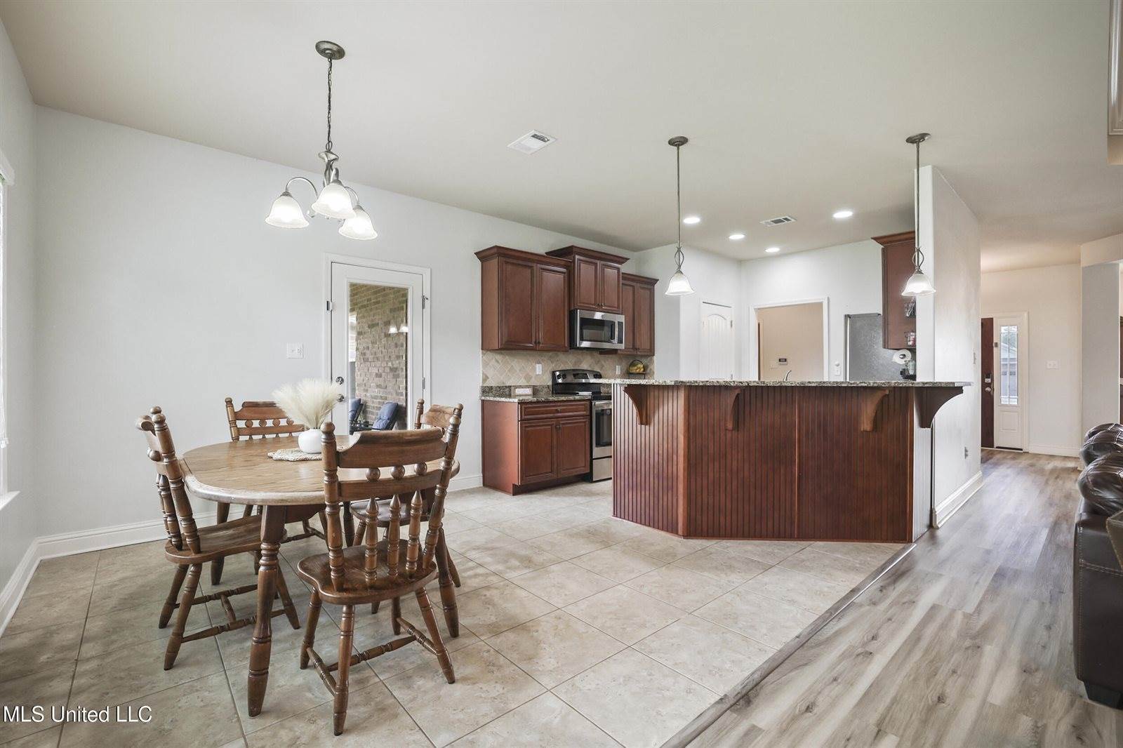 13111 Hawthorn Drive, Biloxi, MS 39532