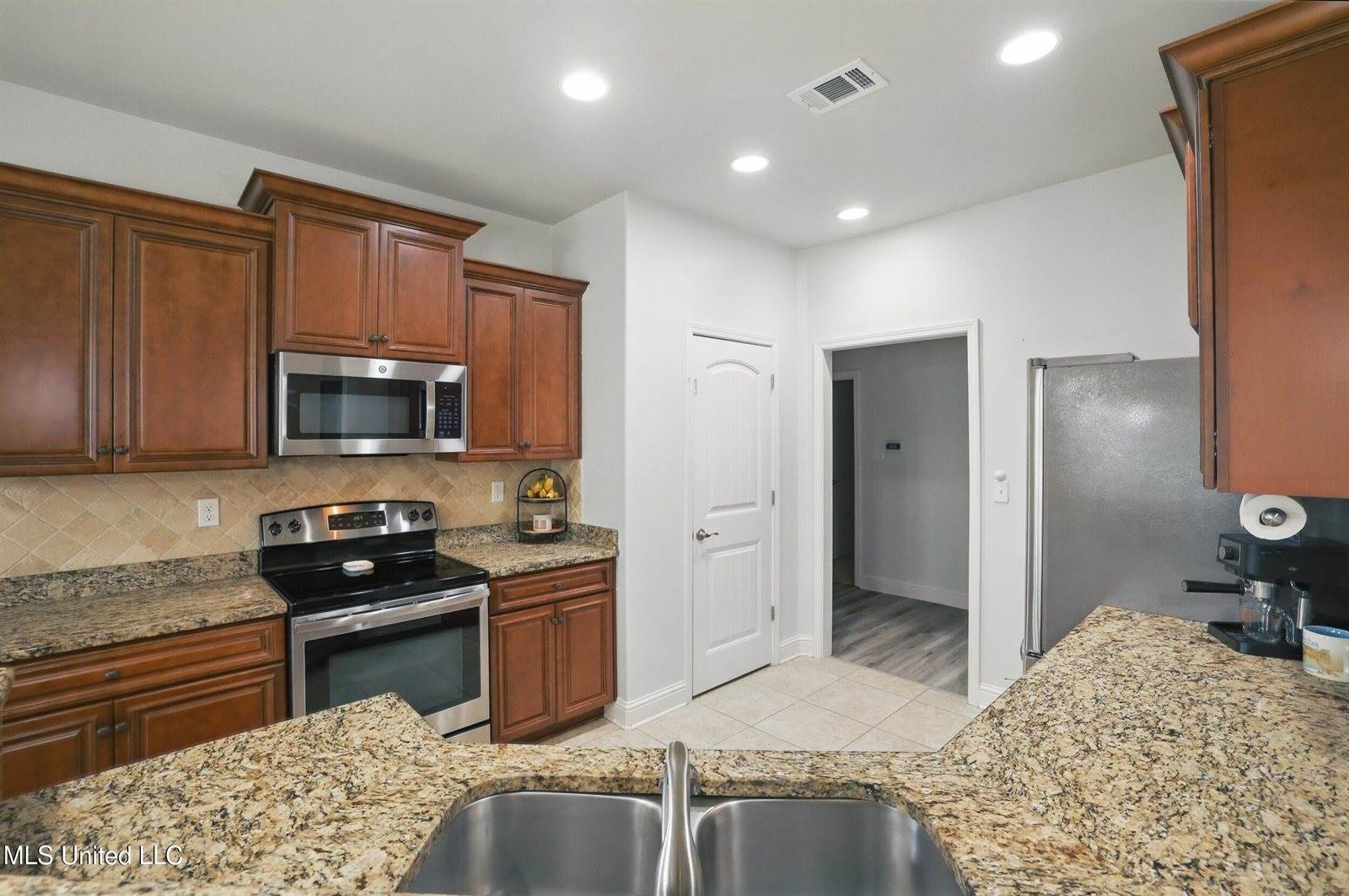 13111 Hawthorn Drive, Biloxi, MS 39532