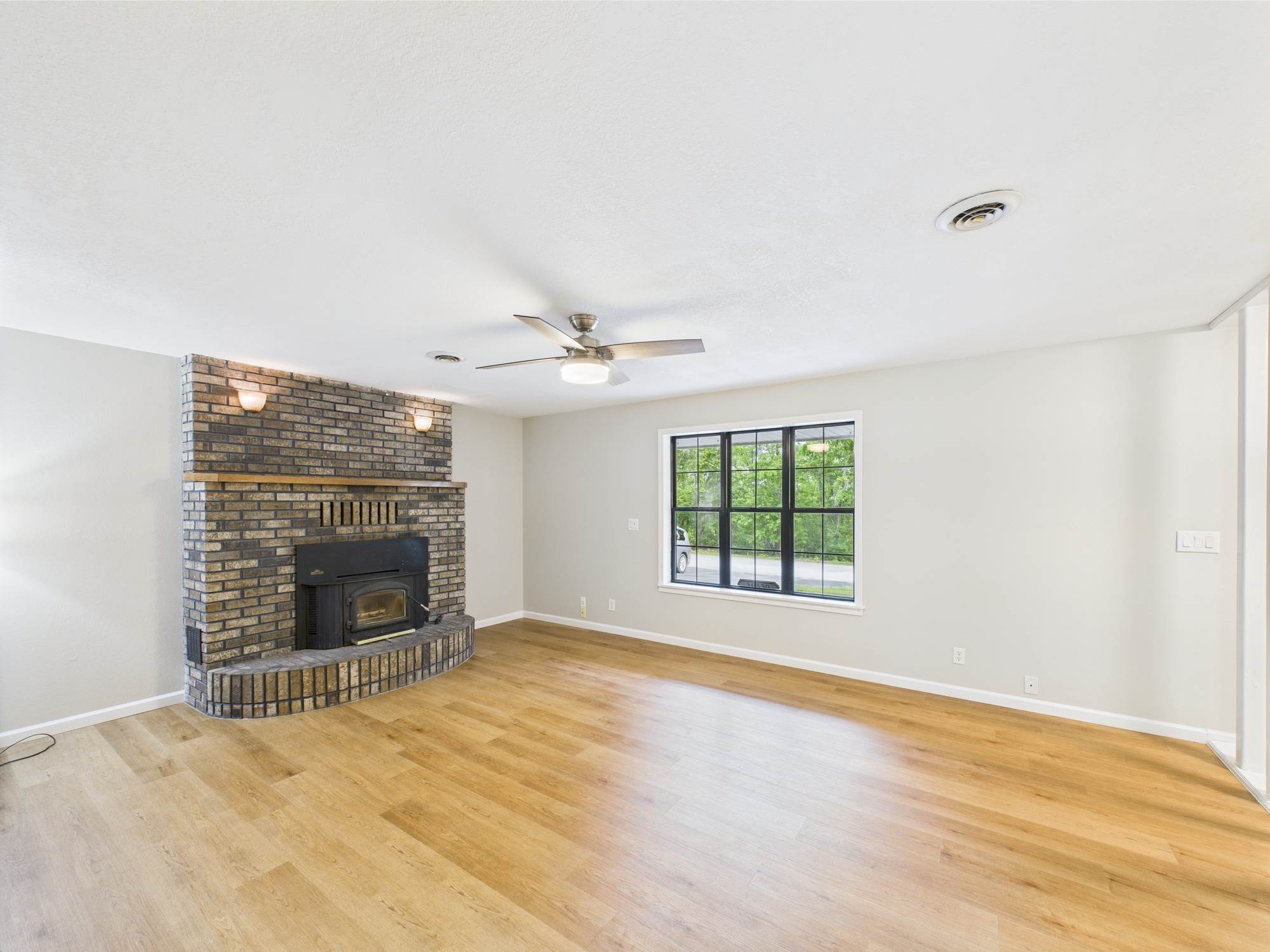 16530 Hardwood Lane, Saint Robert, MO 65584