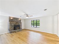 16530 Hardwood Lane, Saint Robert, MO 65584