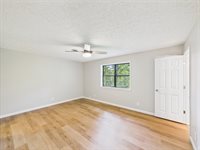 16530 Hardwood Lane, Saint Robert, MO 65584