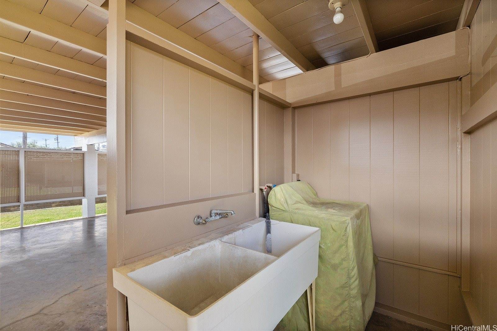 1012 Poepoe Place, Honolulu, HI 96819