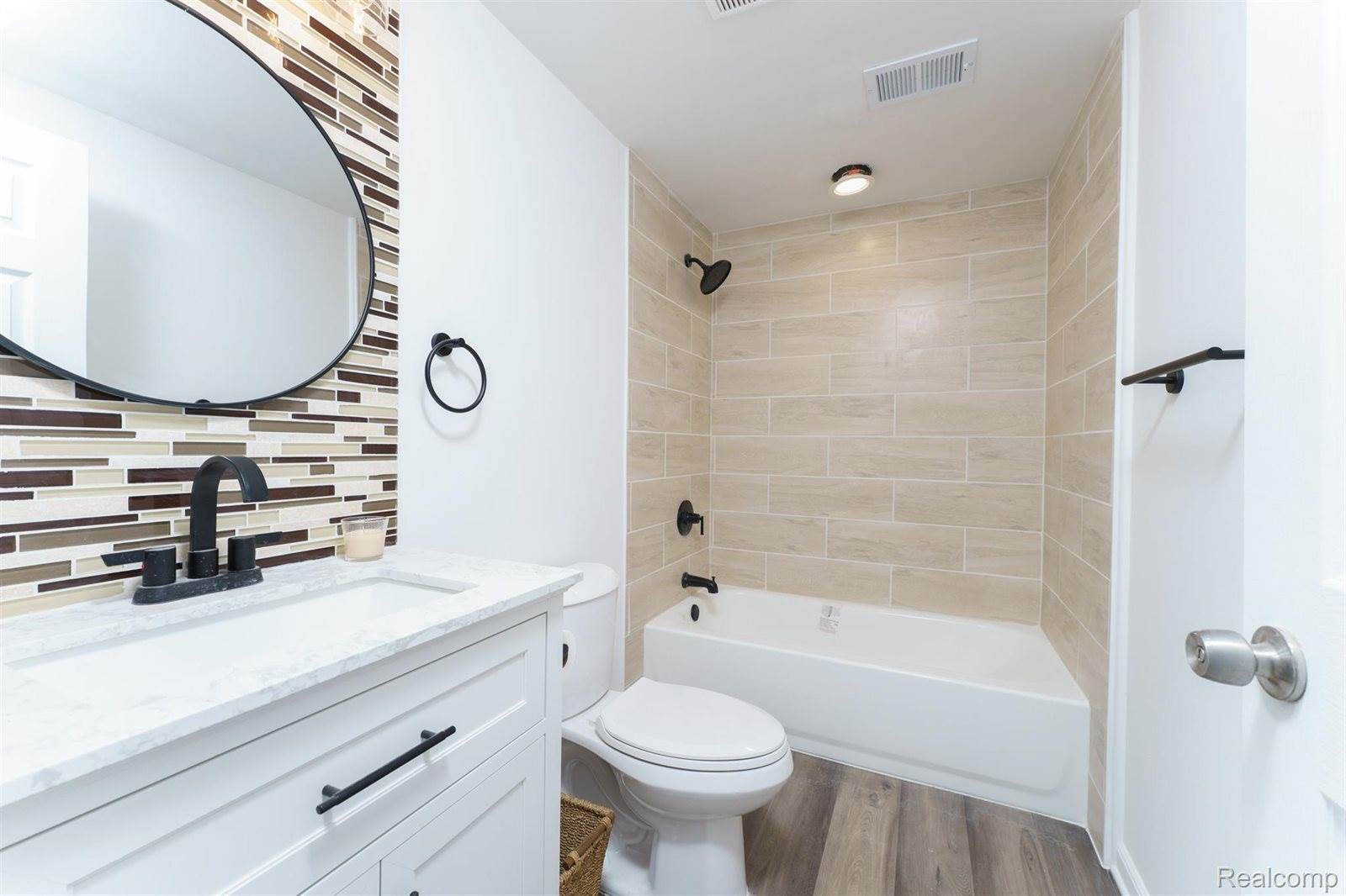 1379 Roberta Court, OceolaTownship_Livingston, MI 48843